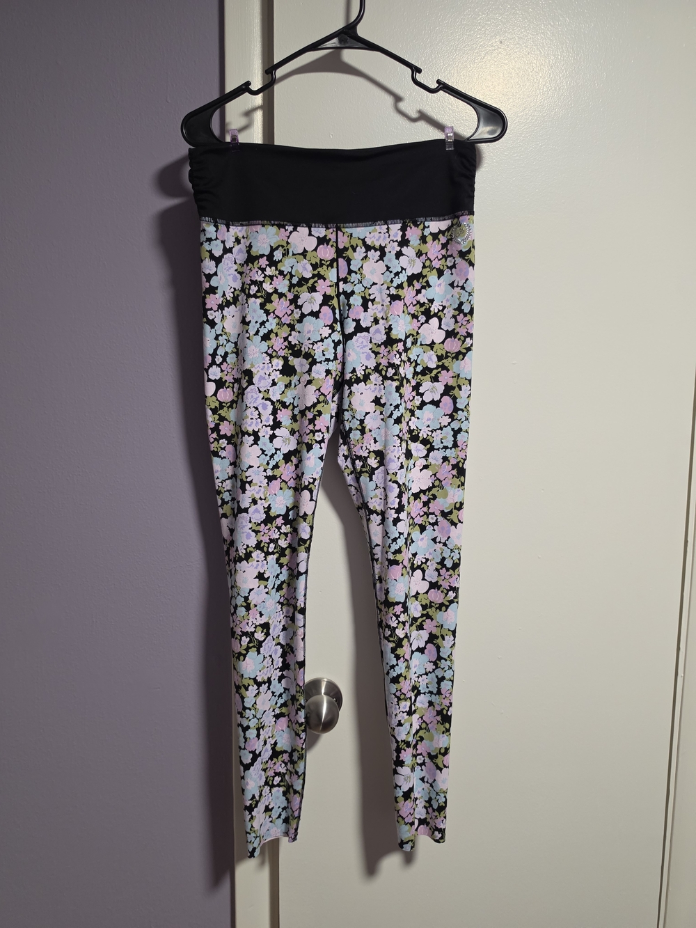 PINK Victoria's Secret Floral Relay Leggings With Scrunch Waistband